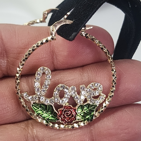 Gold Hoop Earrings LOVE with Red Rose and Leaves New - Picture 5 of 7